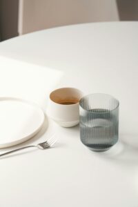 Minimalist table setting representing intermittent fasting and metabolic health